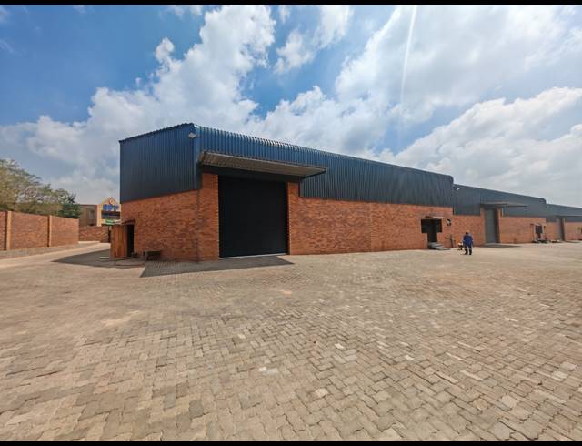 1,102M² WAREHOUSE TO LET IN ORMONDE